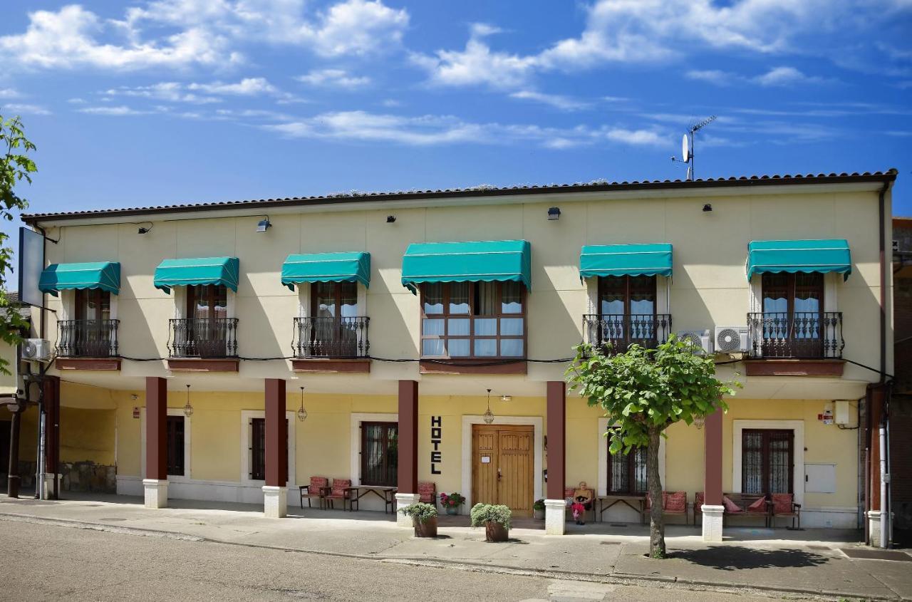 Senorio De Los Bazan Hotel Palacios De La Valduerna Exterior photo